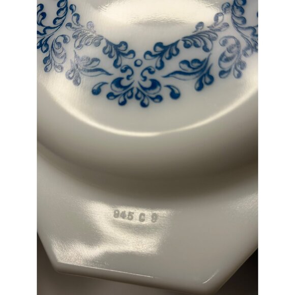 VTG PYREX Ivy Floral Divided Casserole Dish Ovenware 1-1/2 QT USA Ornate White - Picture 6 of 10